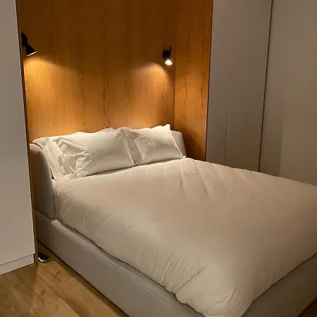 아파트 Moho Residences Downtown 티라나